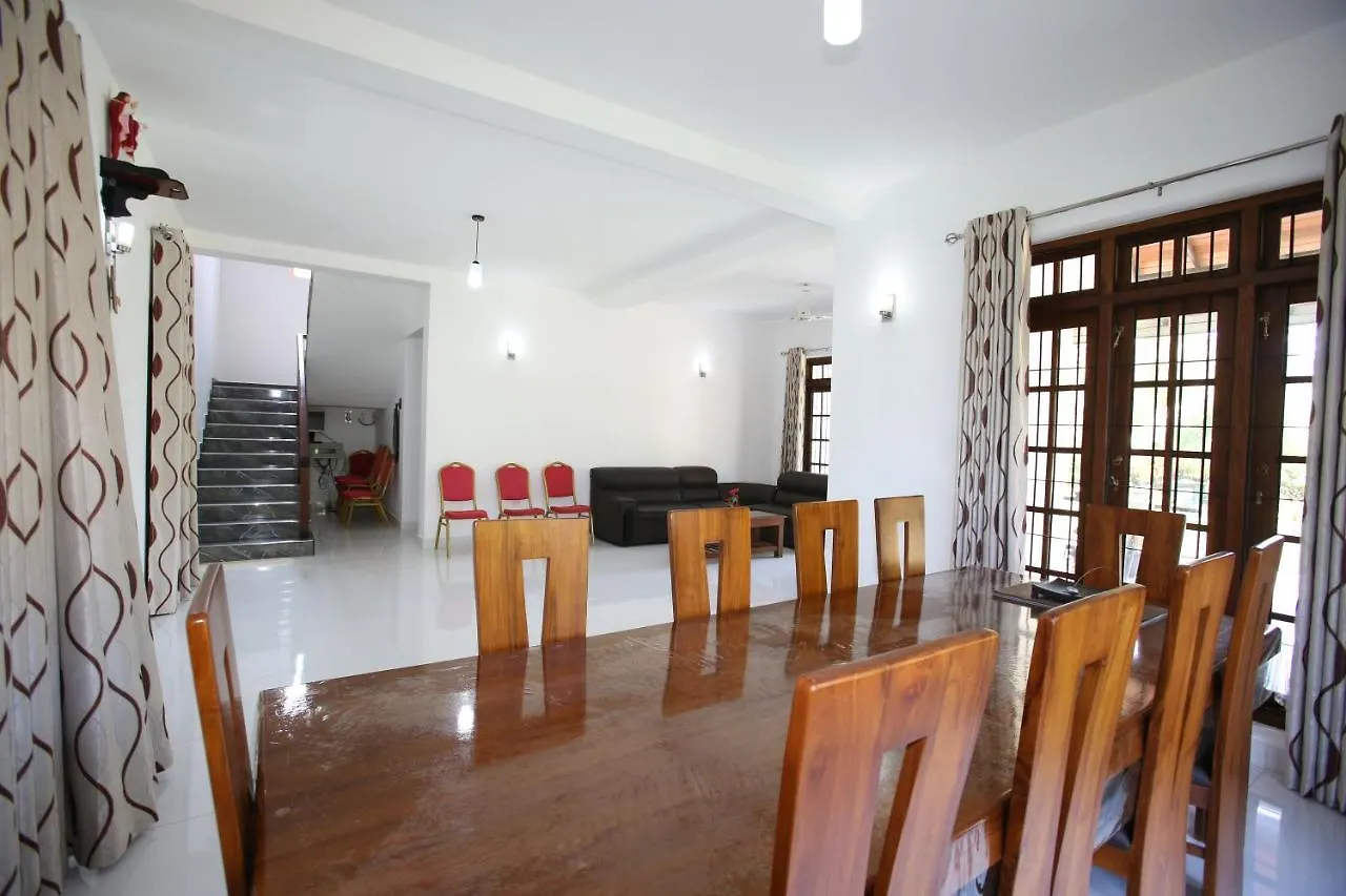 Negombovilla 0*, Negombo