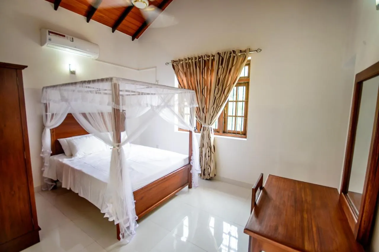 Negombovilla 0*, Negombo